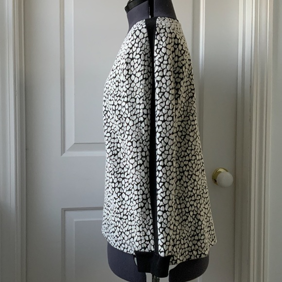 Apt. 9 Black and White Textured Pattern Top EUC - Picture 3 of 8